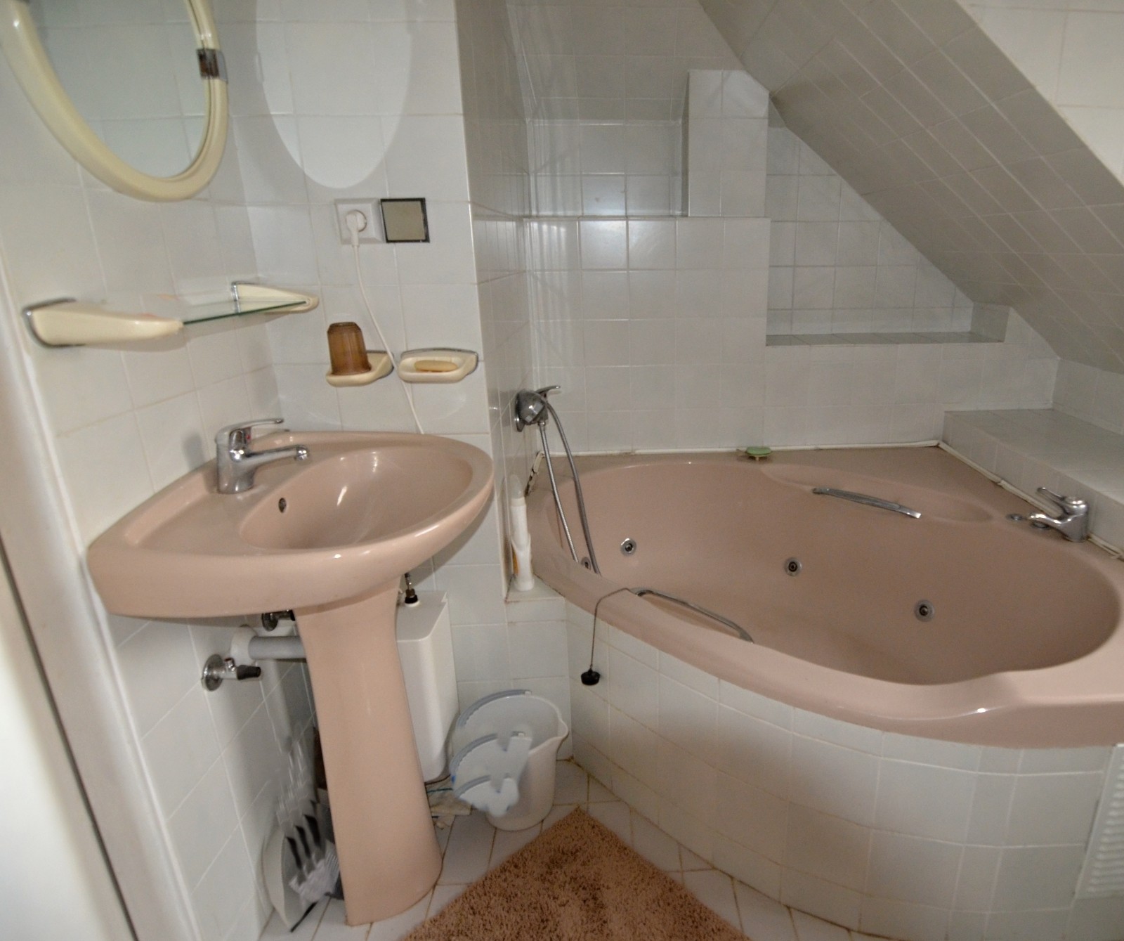 Prodej rod. domu s pozemkem 640m2 m2, Rozvodova, Praha 4 - Modřany