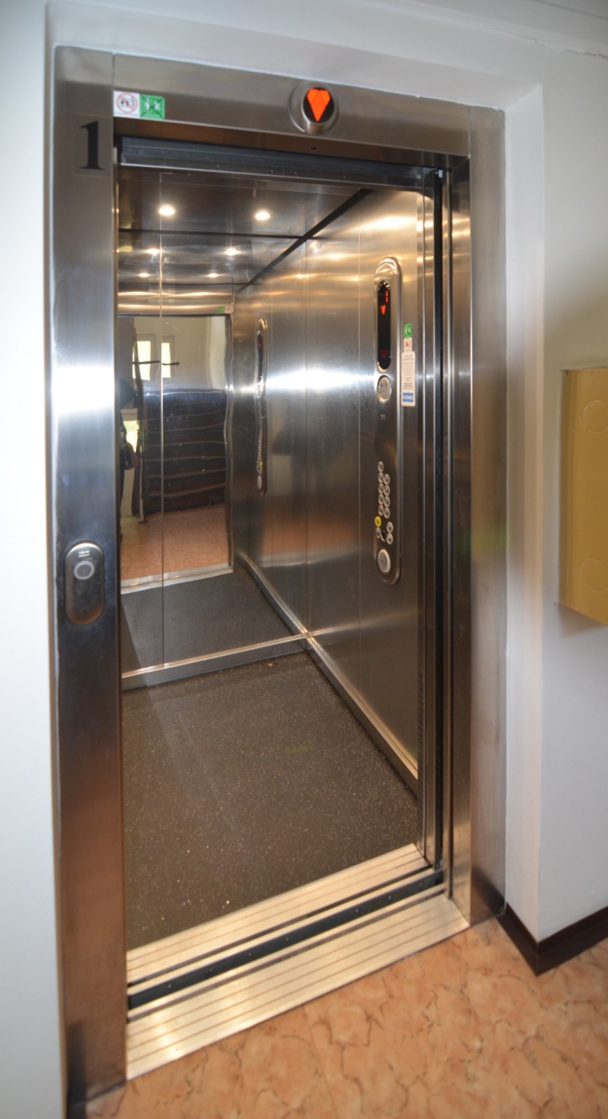 Pronájem garsoniery, OV , 29m2, Semická, Praha 12 - Modřany