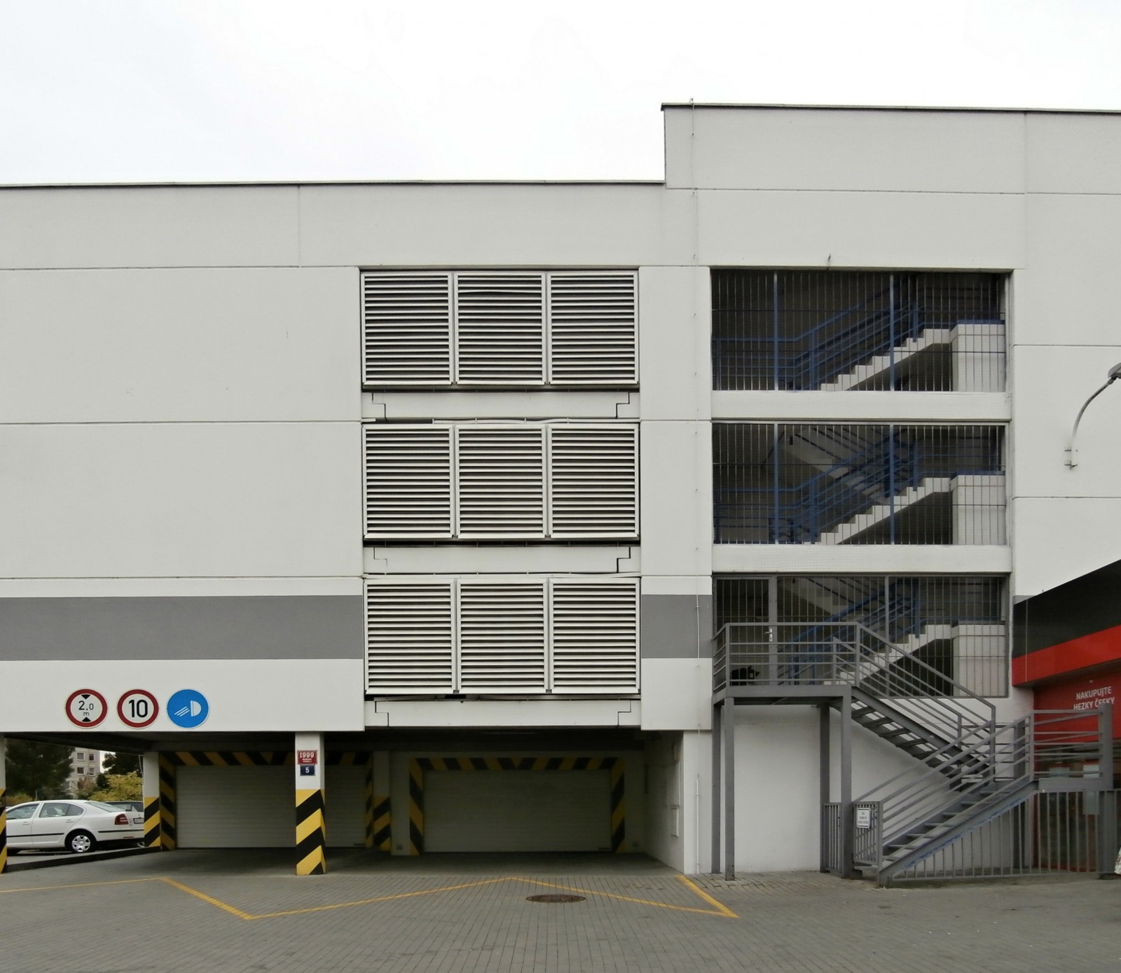 Pronájem garáže, 17 m2, OV, Hasova, Praha 4 - Modřany