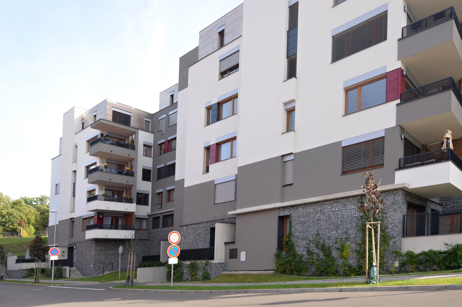 Pronájem garážového stání, Písková, Praha 4 -