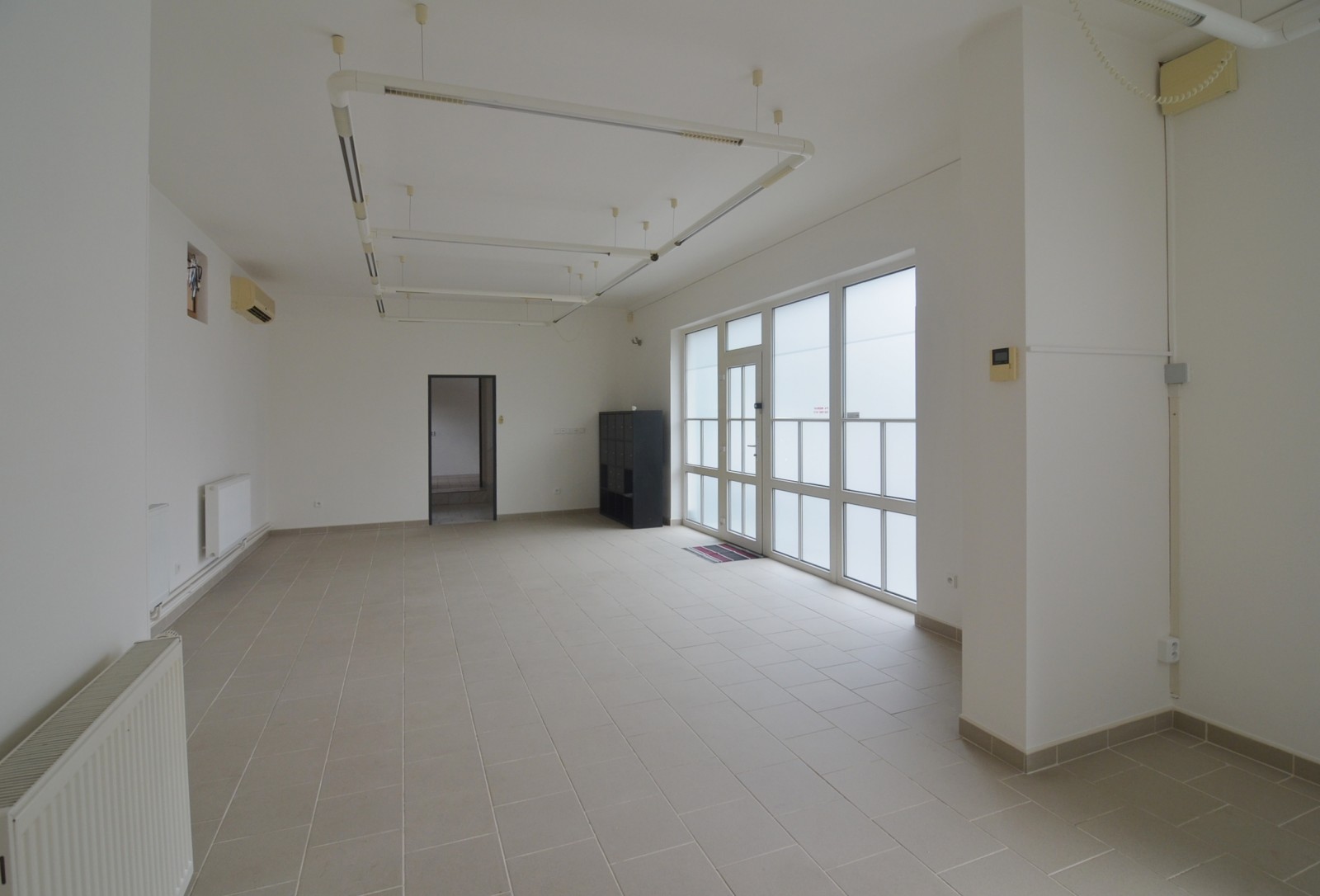 Pronájem 163m2 nebytový prostor s bytem, Nad Vinicí, Praha 4 - Modřany