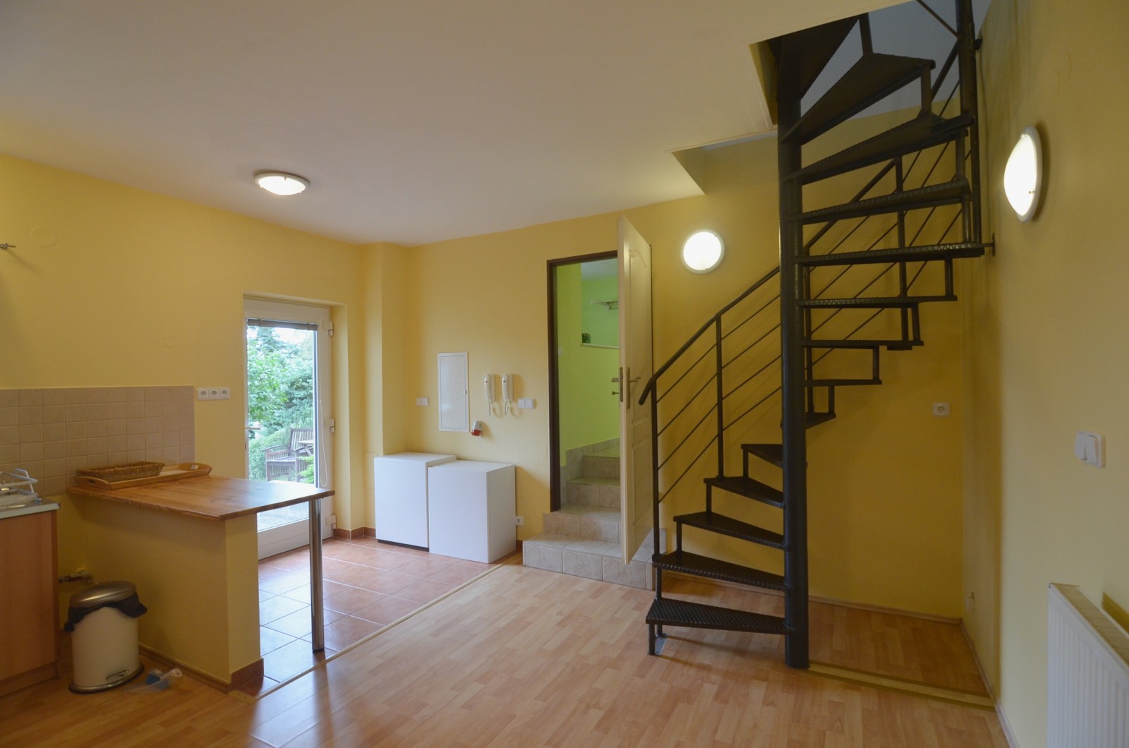 Pronájem 163m2 nebytový prostor s bytem, Nad Vinicí, Praha 4 - Modřany