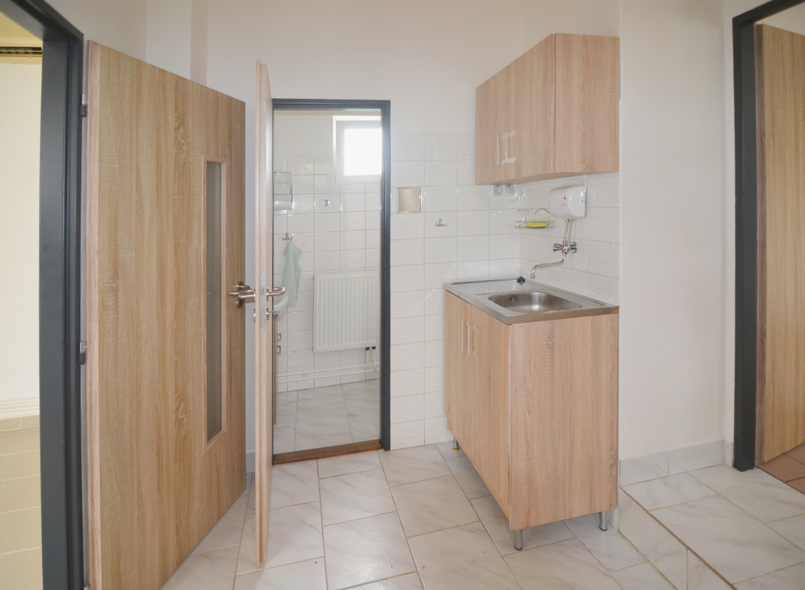 Pronájem 163m2 nebytový prostor s bytem, Nad Vinicí, Praha 4 - Modřany