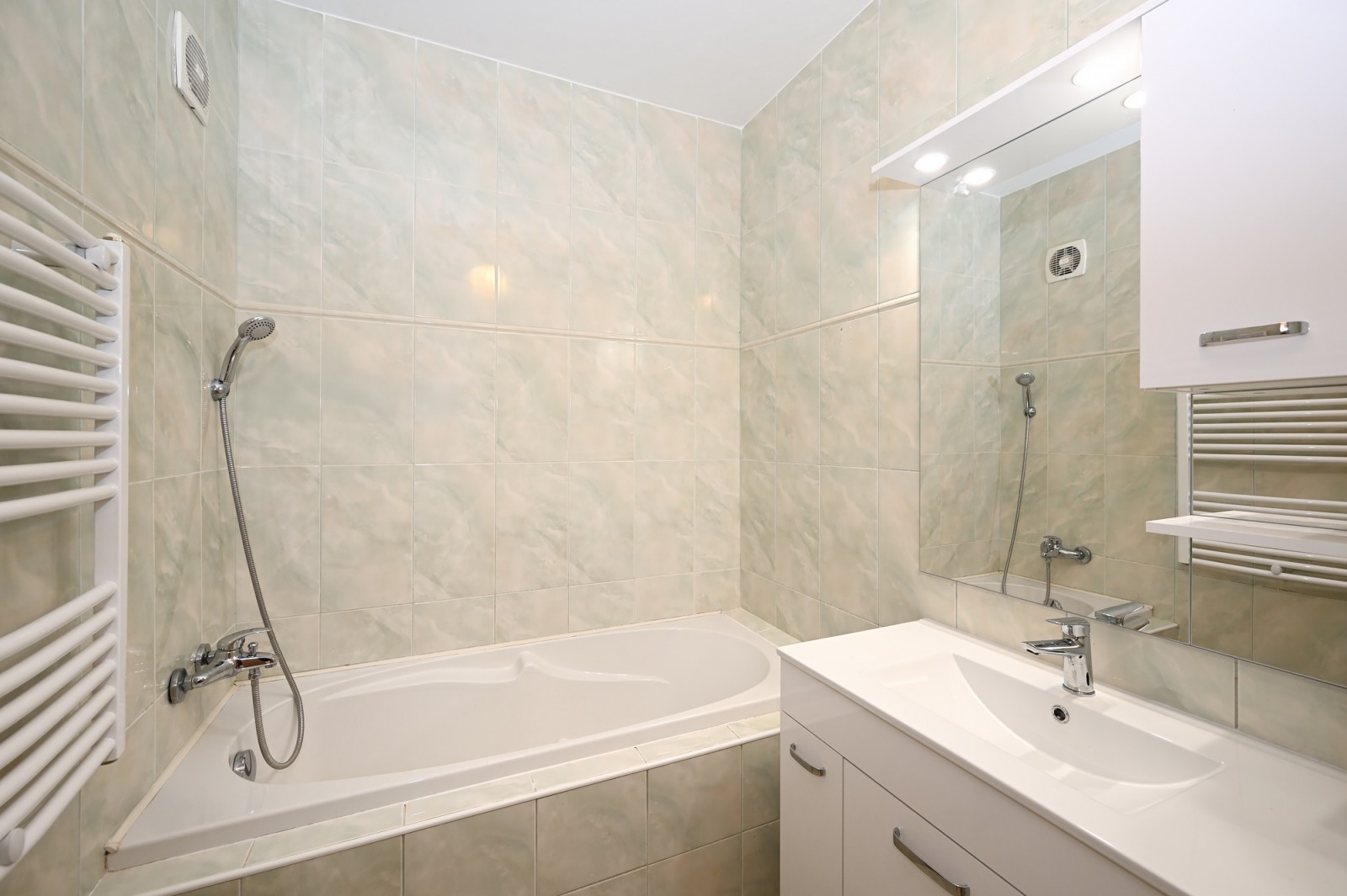 byt 3+1/L, 74m2, DV, Praha 4 - Modřany,, Botevova, Praha 4 - Modřany