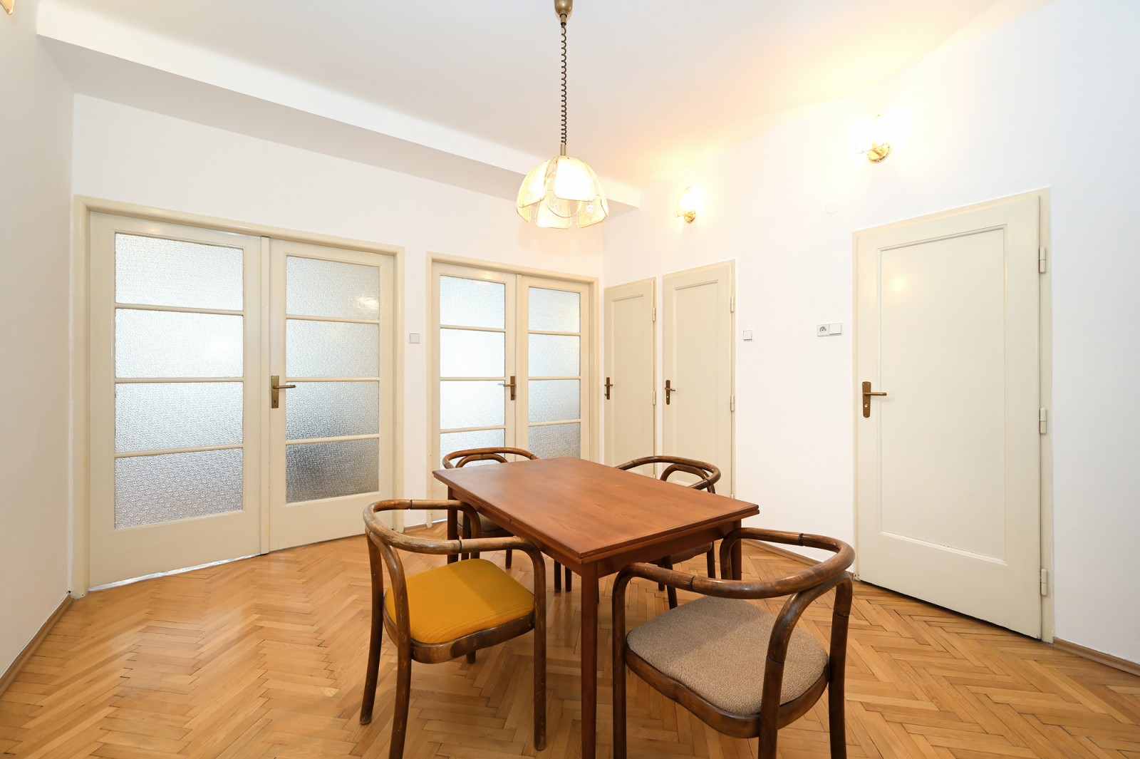 Pronájem bytu 3+1/B, OV, Vinohrady, Lucemburská, Praha 2 - Vinohrady