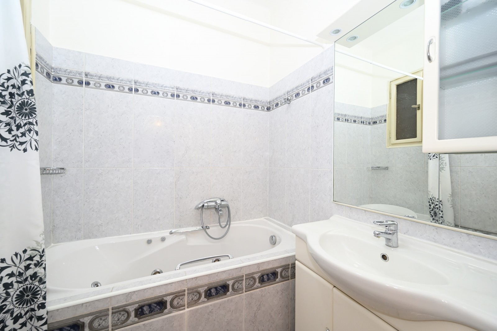 Pronájem bytu 3+1/B, OV, Vinohrady, Lucemburská, Praha 2 - Vinohrady