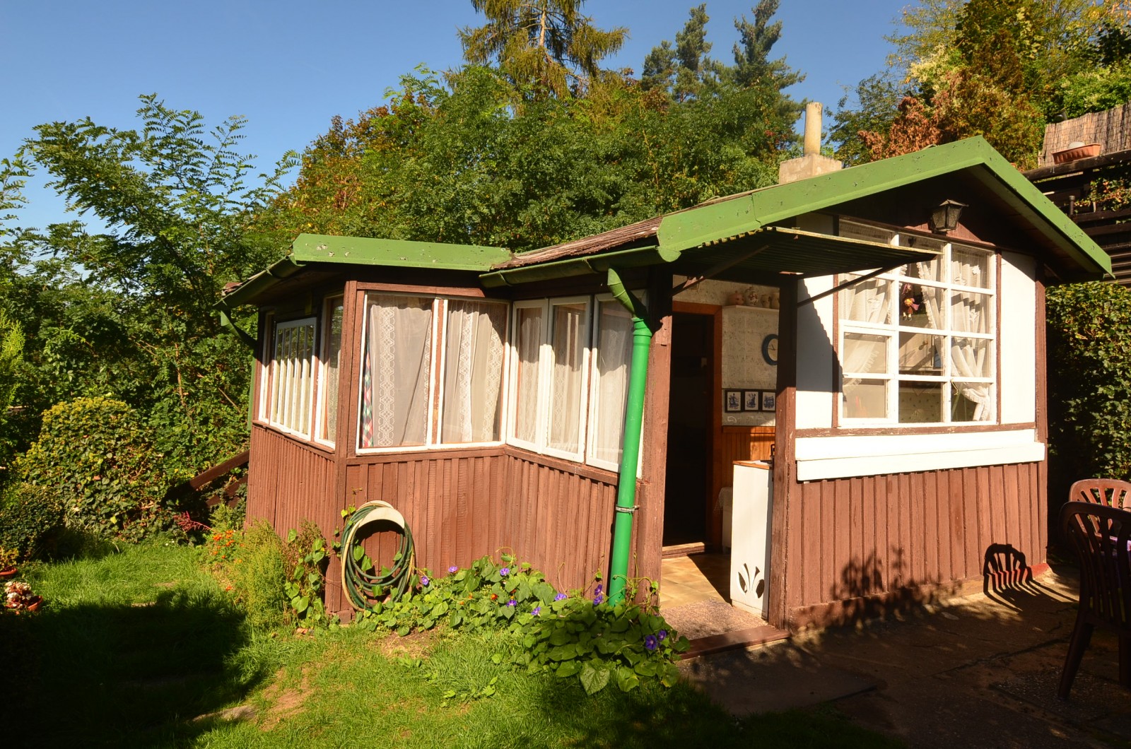 Prodej chaty na vl. pozemku v Lipencích, Údolí hvězd, Praha 5 - Lipence